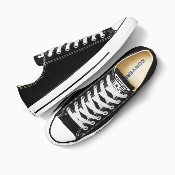 Low cut black and white converse best sale